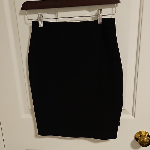 $5 Add To Bundle Suzy Shier Black Asymmetrical Pencil Skirt - Picture 4 of 4